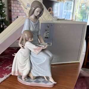 Lladro Mother and Child Ceramic Figurine in Soft Pastels “Bedtime Story”